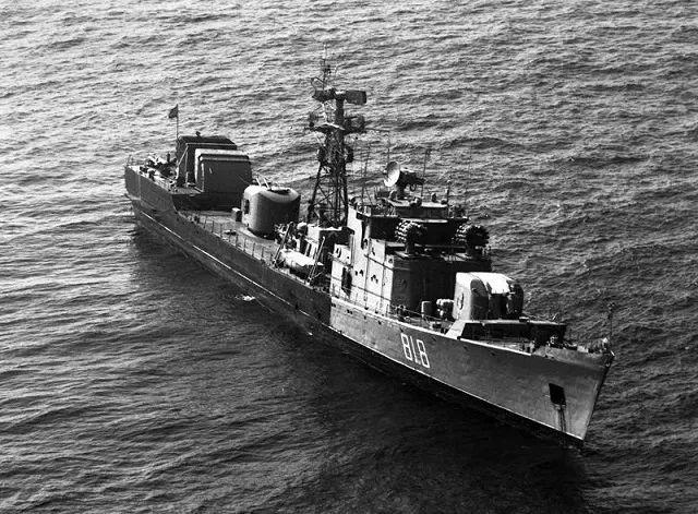 苏联米尔卡级护卫舰忘我号发出了最后一条信息:「我方舰艇奉命阻止