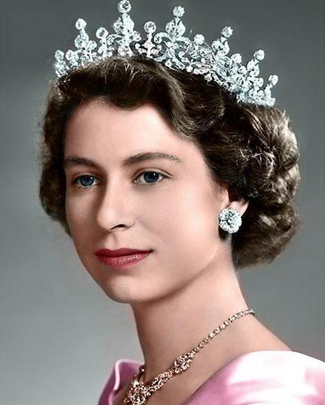 玛丽王后送的结婚礼物成为了英女王此生最爱更戴其出现在邮票和英镑上
