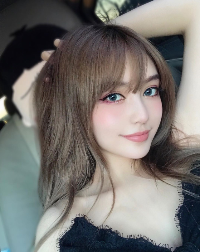 周扬青难得post性感睡衣look(ig@gracechowwwww)