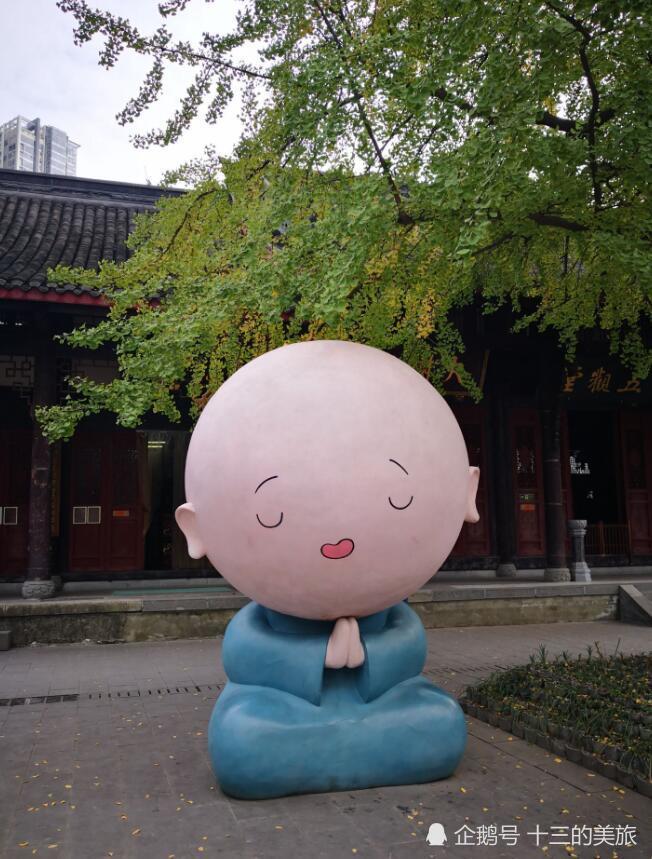 其实除了这个憨态可掬的卡通小和尚,大慈寺还有12个十二生肖的卡通