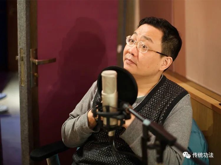 这是徐文兵和梁冬从08年底开始做的一档关于中医文化的访谈节目.