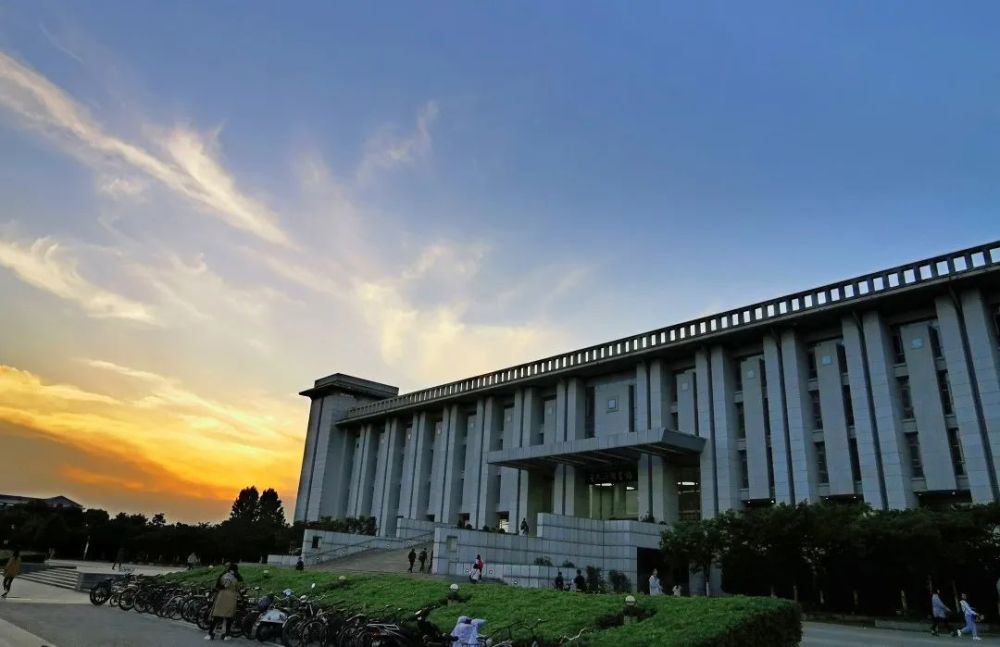 围观一下东大美术课的线上画风真有范