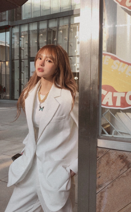 周扬青近照显憔悴,日常穿搭简约不失个性,活出自己想要的样子