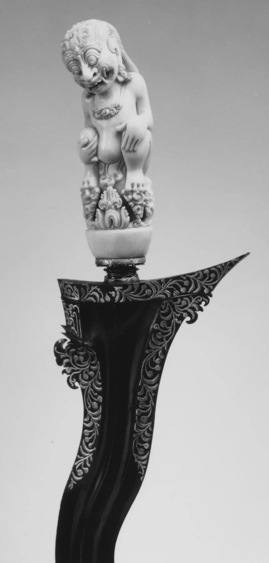 大都会还有一把是象牙柄的raksasa格里斯伦敦古董商迈克·贝克曼曾经