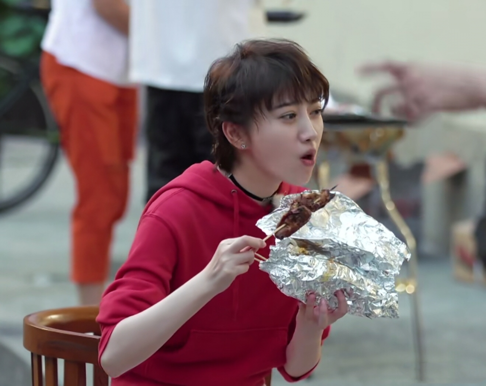 《我家那闺女》林允喝六斤奶茶,逼疯张新成,吃货人设是否立过头?