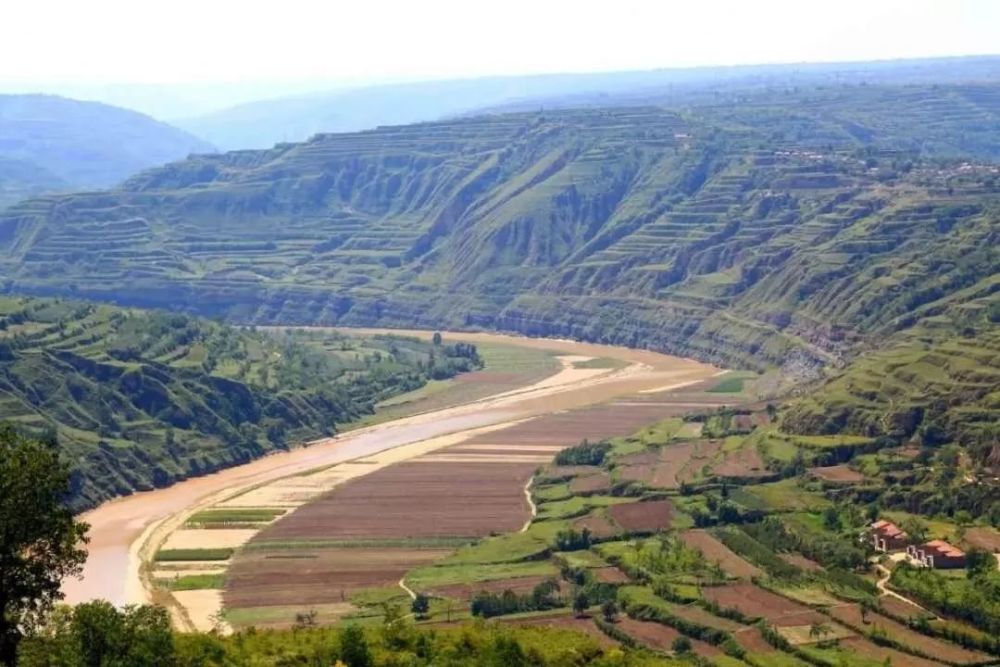 泾水河畔焕发璀璨生机