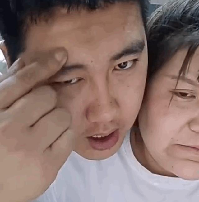 最近,网络红人"郭化"代表人物郭老师在直播时发生了