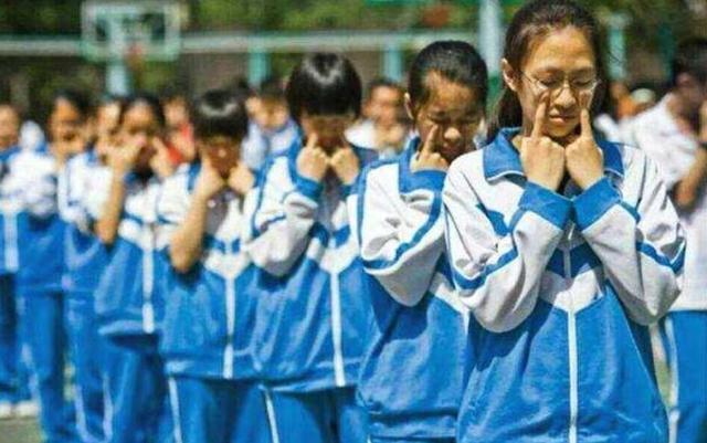 为什么“贵族”学校女生校服是裙，普通学校是裤，原因很现实