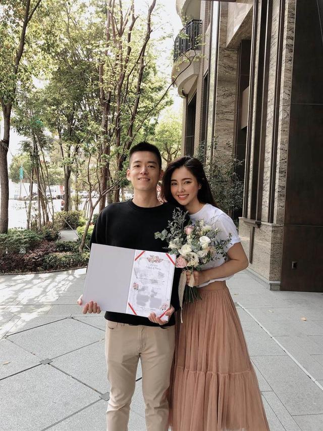 有缘两位参演周杰伦mv的女主同天结婚夫妻双方撞同色系情侣装