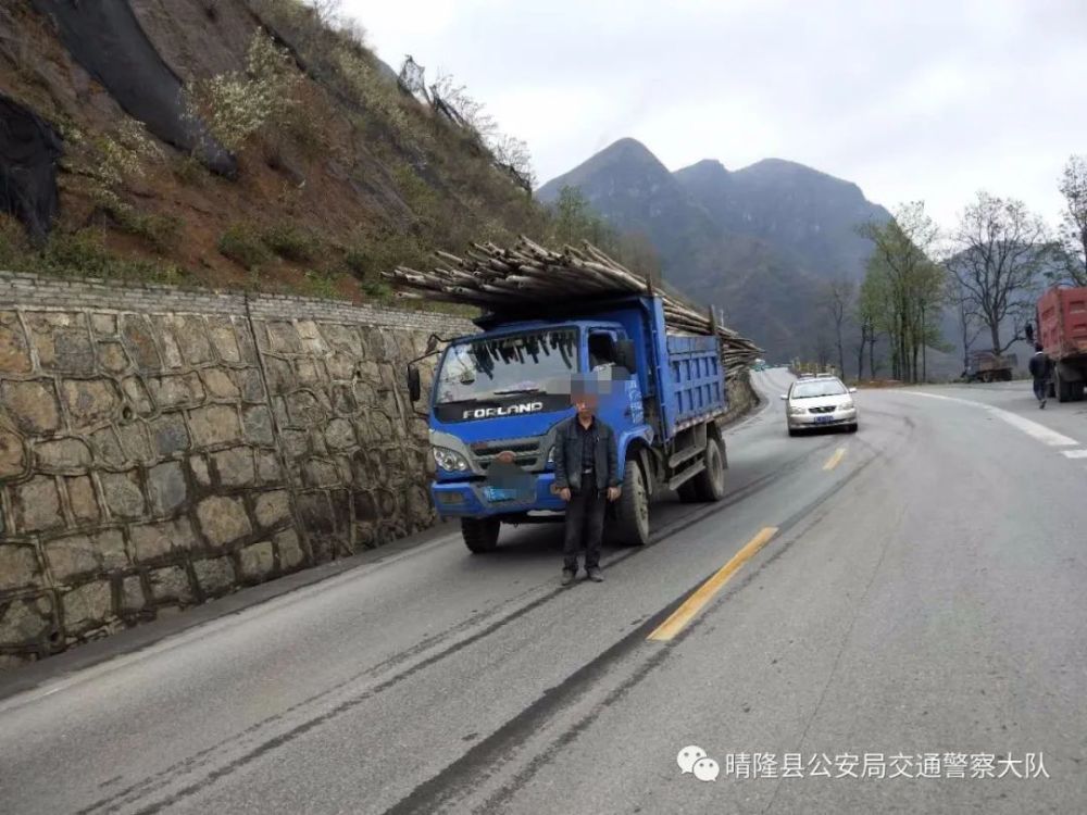 黔西南一货车因超长超高,交警处罚来了
