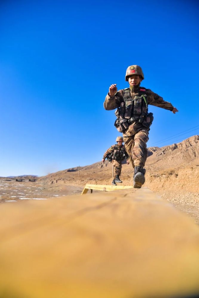 高清酷图带你直击兵哥哥超燃训练现场