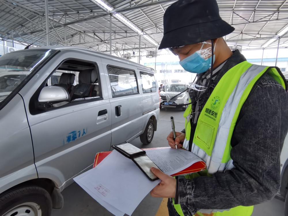 探访:郑州恢复机动车审车业务,有车主早上七点就到检测站排队