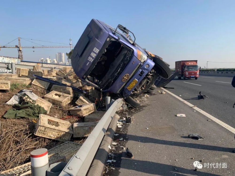 危险京港澳高速保定段发生一起车祸损失惨重