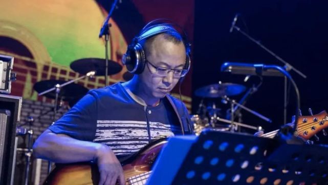 冯翔一口答应下来,于是有了这首歌的第一句: "you know ill never