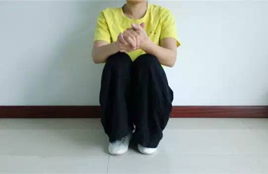 乞丐蹲,有效预防胃肠病