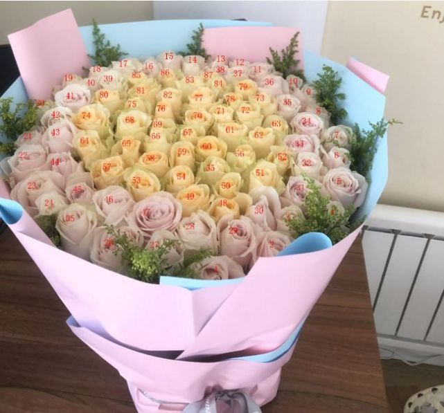 大连小伙买99朵玫瑰送女友 几天后却意外发现 腾讯网