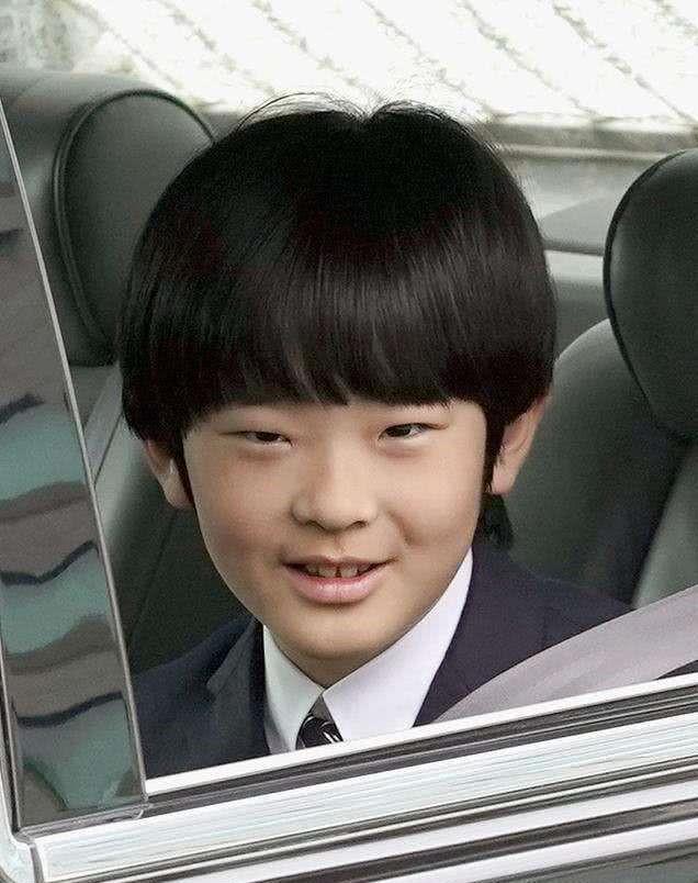 秋筱宫悠仁亲王到了明仁孙辈这一点,除了秋筱宫悠仁亲王之外,其余的