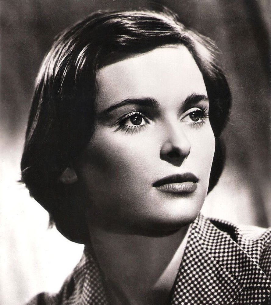 露西亚·波塞曾在1947年获得意大利选美冠军,年轻时拥有着无与伦比的