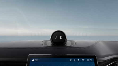 nomi mate:虽然不加钱也能使用nomi halo,但仪表台上的nomi就像一个会