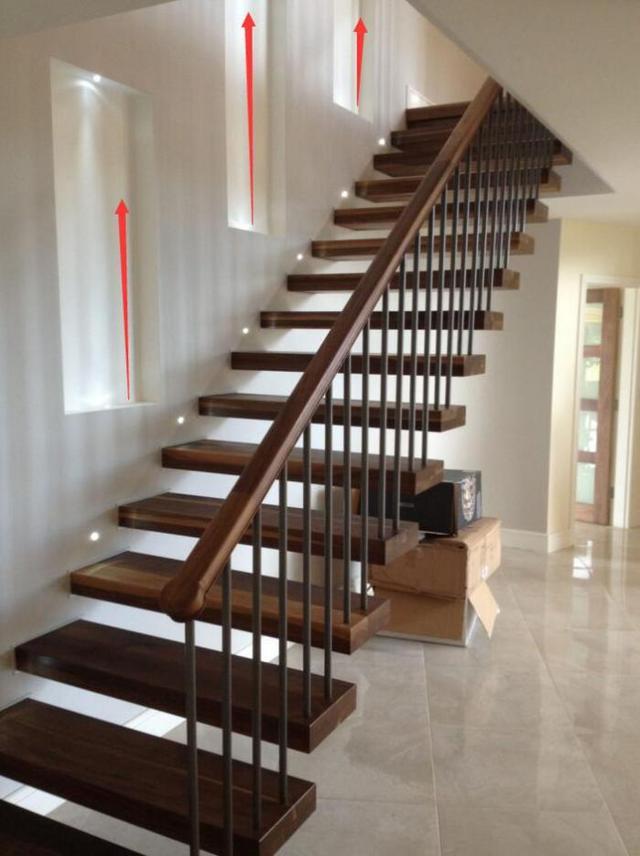 好想再买套复式,只要楼梯侧边墙掏个5公分壁龛,效果漂亮的绝了