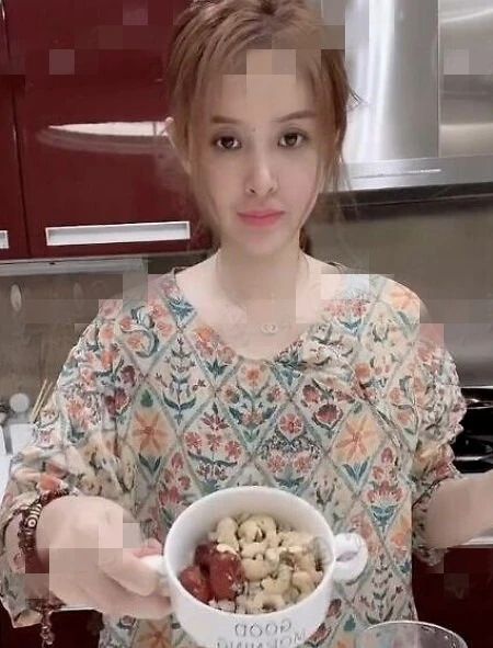 汪峰的前女友葛荟婕和汪峰分开后时常在微博上谩骂汪峰,不过康作如