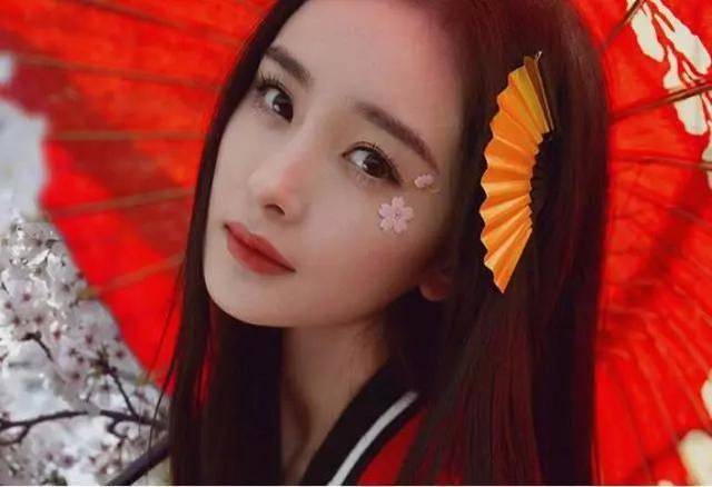 杨幂樱花妆