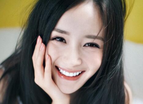 谁说杨幂笑起来不好看?论微笑只服杨幂,标准"月牙笑"仅此一家