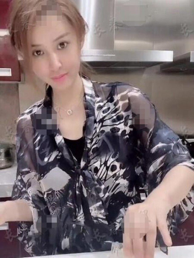 康作如罕见露面肤白貌美不输章子怡与女儿汪璟怡相依为命