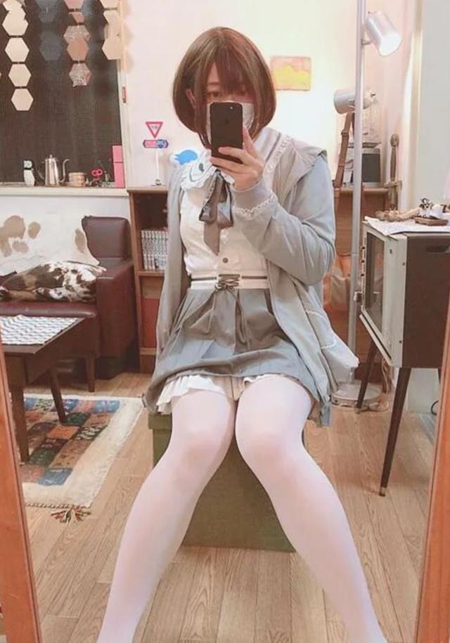 日本中年漫画家遭遇粉丝送 女装 穿上去自拍貌似挺可爱 腾讯新闻