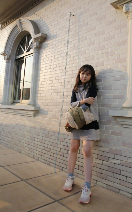 她是"最美小童星",3岁出道年入百万,现在11岁的她长成这样