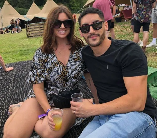 塔拉和丈夫理查德据报道,塔拉已经于3月22日上午被她的丈夫理查德接