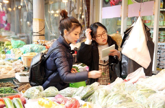 买菜时,妈妈和爸爸的区别,网友:太形象了!