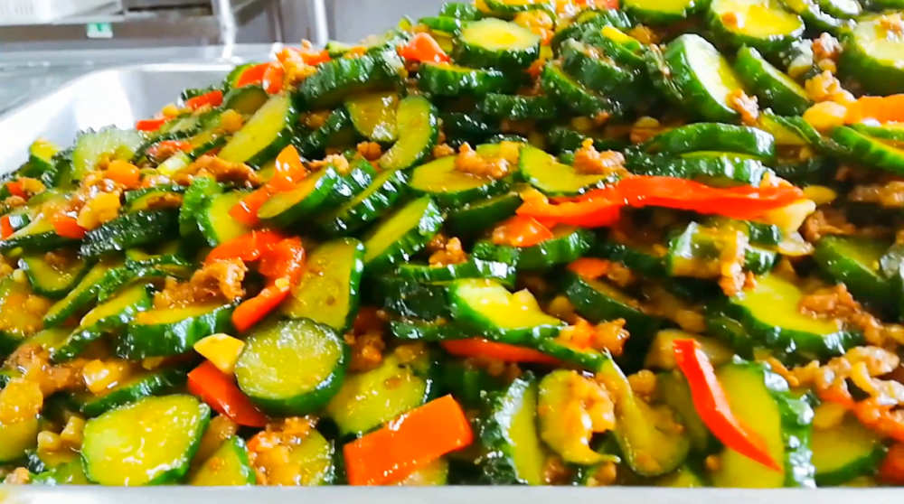 大厨教你员工餐肉末黄瓜这样做,咸鲜爽脆,肉香味浓,好吃下饭