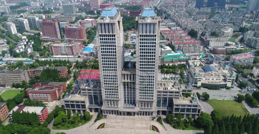 中国最高教学楼高达142米因双子塔结构名闻世界