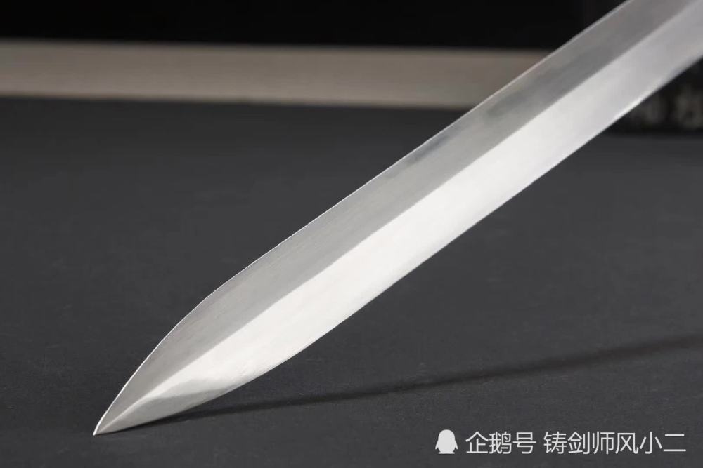 姹紫嫣红直刺长剑