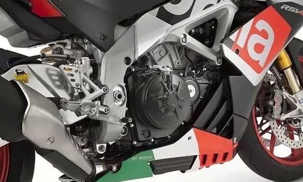 v型4缸发动机,拥有迷人声浪,阿普利亚rsv4 rf搭被誉机车界911