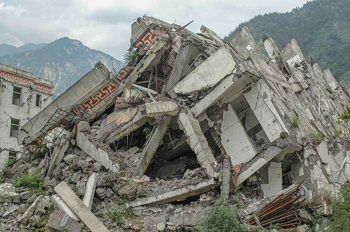 12年前,在汶川大地震中捐款185元的小乞丐,现在过得怎么样呢?