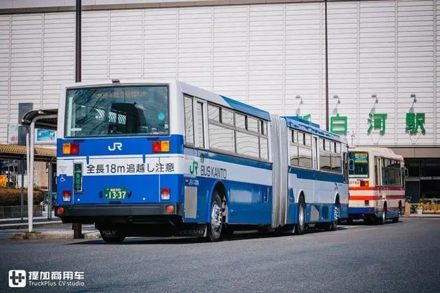 日本少之又少的公交车型 盘点那些在日本运行的超长铰接巴士 腾讯新闻