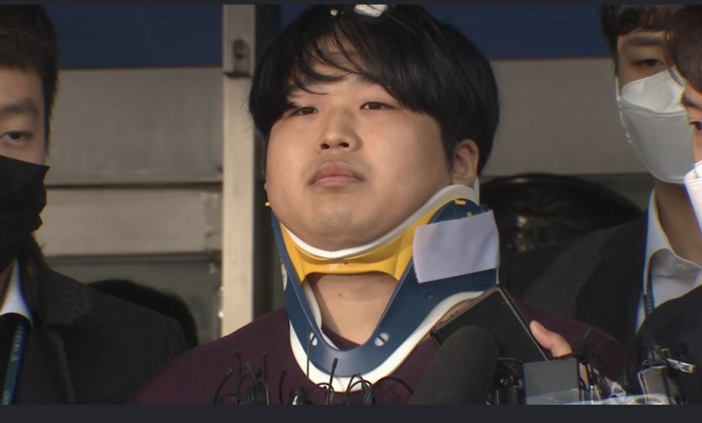 南景邑|韩国“N号房”赵博士共犯被公开示众：当场道歉 点头认罪