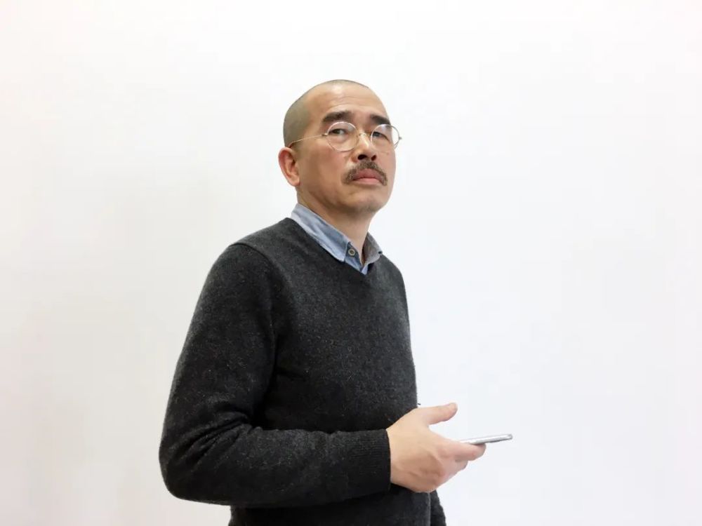 陈侗回复我们艺术家不够自我就会成为接活的匠人