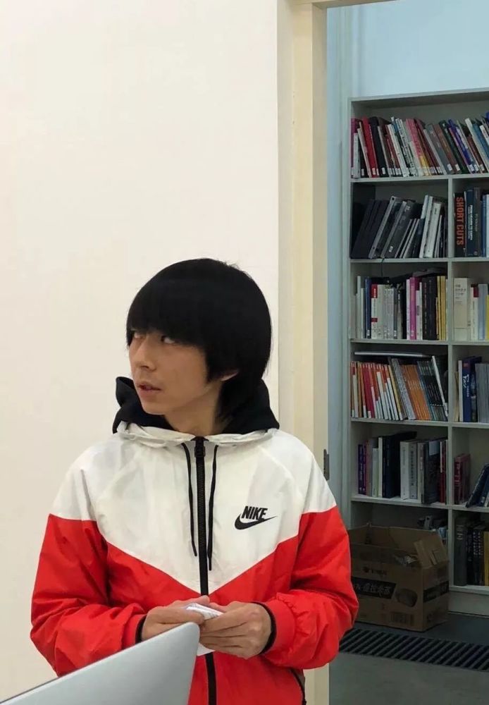 陈侗回复我们艺术家不够自我就会成为接活的匠人