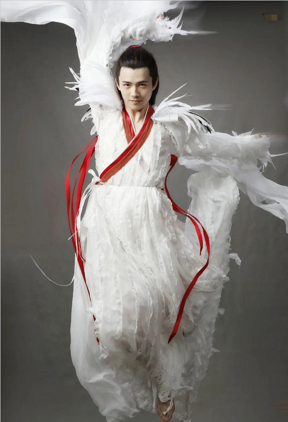 本以为现代装的刘昊然够帅了看到他白鹤少年古装造型a爆全场