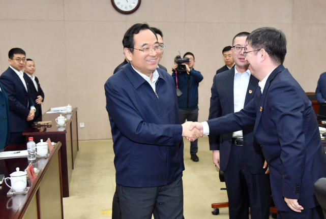 张雷不负时代不辱使命不懈奋斗奋力开创援疆工作新局面