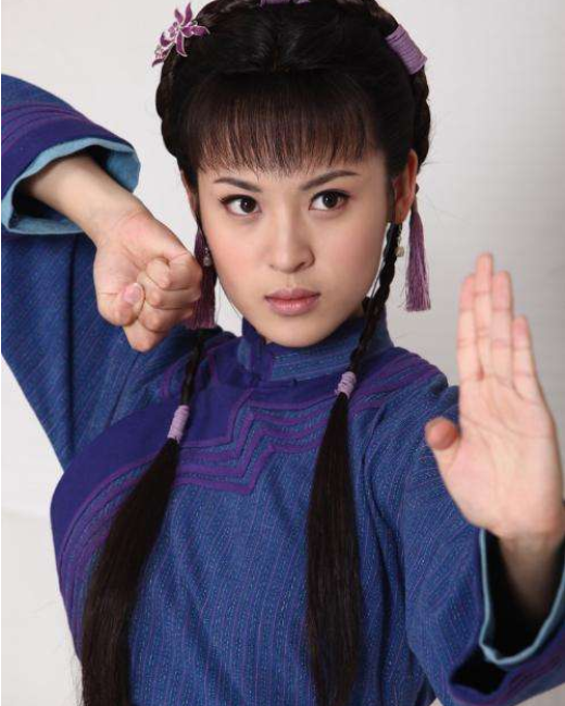 《还珠格格》柳红美出新高度!唯一近照曝光后:不愧是赵丽颖儿子干妈