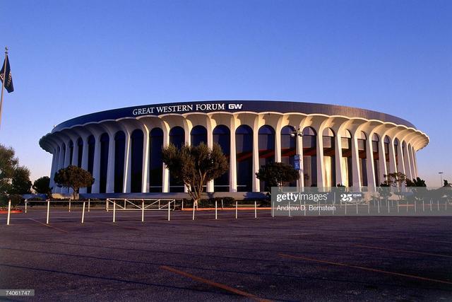 4亿收购湖人前主场让多兰净赚3亿,快船老板为新主场不惜代价_腾讯新闻