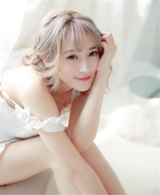 忘了旧爱有新欢?继空姐后男枪张嘉文看上了她,还是uzi御用辅助