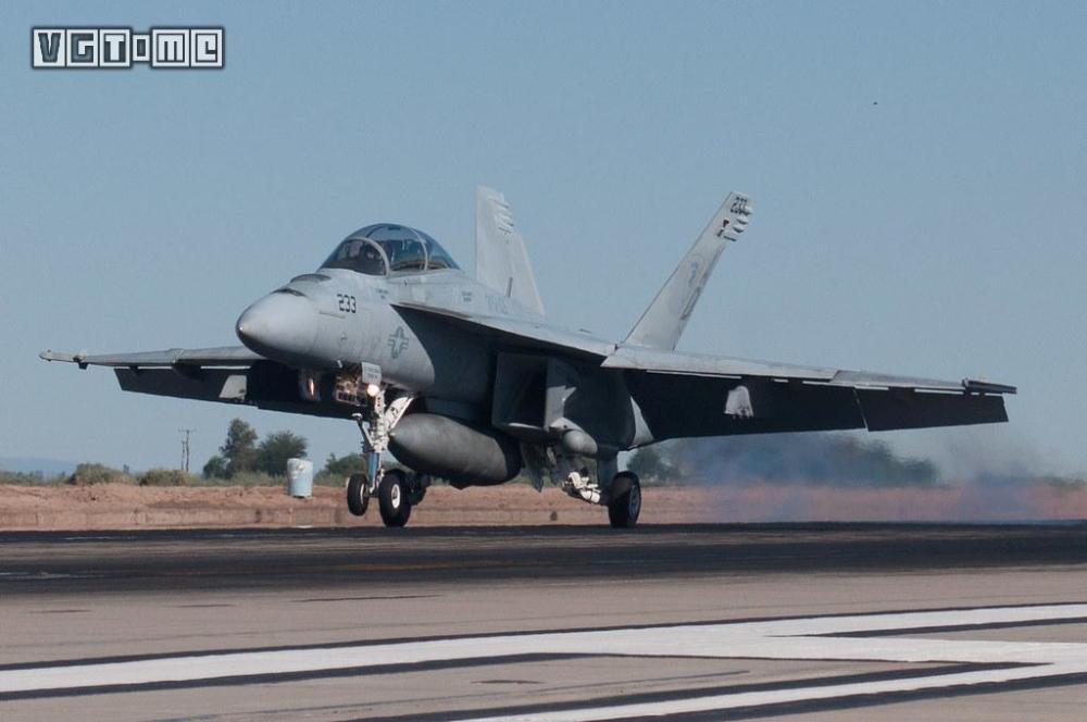 阿汤哥想在壮志凌云2里驾驶f18但被美国海军拒绝了