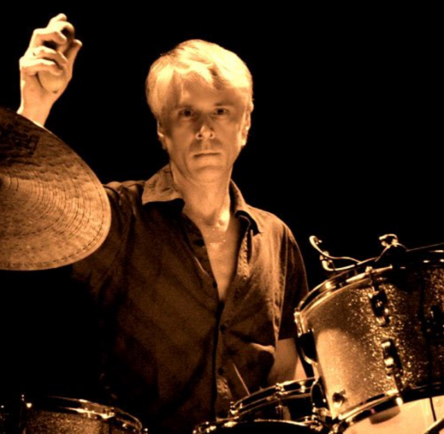 他的好友robert fripp在社交平台公开了这一噩耗,文中他感性写道