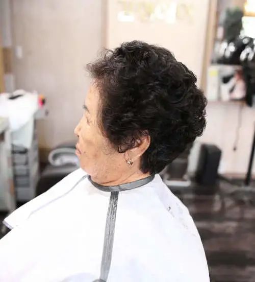 韩国大妈泡面发型图片