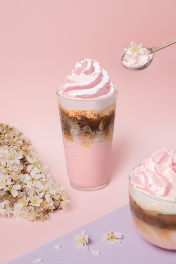 瑞幸咖啡:樱花味道吃喝全包